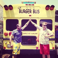 Foto tomada en The Burger Bus  por Brittany L. el 5/22/2013