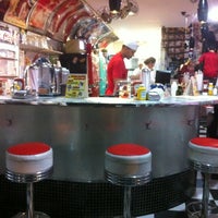 Das Foto wurde bei Mito Burger Original Diner von Jordana L. am 10/1/2012 aufgenommen