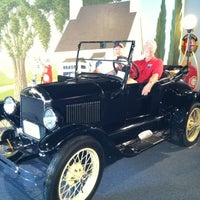 7/27/2013 tarihinde Rich D.ziyaretçi tarafından Northeast Classic Car Museum'de çekilen fotoğraf