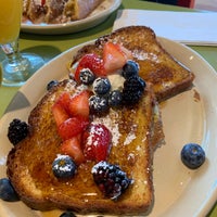 Photo taken at Snooze by Sally J. on 11/22/2019