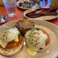 Photo taken at Snooze by Sally J. on 8/13/2019