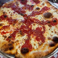 Photo taken at Grimaldi&amp;#39;s Pizzeria by Sally J. on 8/4/2022