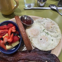 Photo taken at Snooze, an A.M. Eatery by Sally J. on 7/26/2023