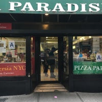 Foto tirada no(a) Pizza Paradise por Alex em 10/20/2016