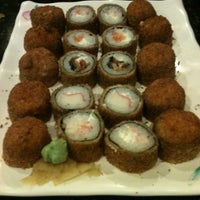 Foto diambil di Panela Velha Sushi Bar oleh Nayara M. pada 10/18/2012