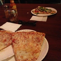 Снимок сделан в Uncle Joe&amp;#39;s Pizza пользователем Jenna 4/20/2013