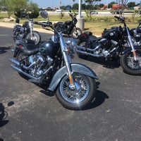 Photo prise au Central Texas Harley-Davidson par ᴡ V. le7/1/2016