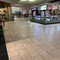 รูปภาพถ่ายที่ Valle Vista Mall โดย ᴡ V. เมื่อ 5/26/2019