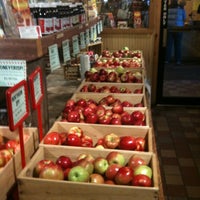 10/12/2012 tarihinde Christian J.ziyaretçi tarafından Friske Orchards Farm Market'de çekilen fotoğraf