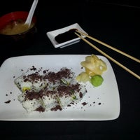 Foto diambil di Dojo Restaurant &amp;amp; Sushi Bar oleh Trav pada 12/17/2012