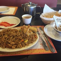 Photo taken at Qwik Chinese bistro by Carri on 9/24/2015
