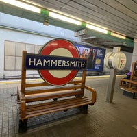 Photo taken at Hammersmith London Underground Station (District and Piccadilly lines) by 𝗙𝗮𝗿𝗶𝘀 . on 10/28/2022