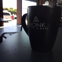 7/2/2018 tarihinde VΛziyaretçi tarafından Monk Coffee &amp;amp; More'de çekilen fotoğraf