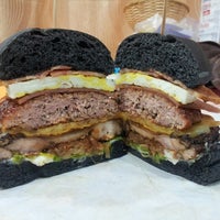 9/29/2013에 Lennon L.님이 Stacks Burger에서 찍은 사진