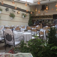 Das Foto wurde bei Albura Kathisma Cafe &amp;amp; Restaurant von Filiz A. am 9/25/2012 aufgenommen