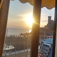 Das Foto wurde bei Capri Hotel von Maria . am 9/24/2016 aufgenommen