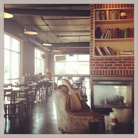 8/2/2013 tarihinde Lauryn A.ziyaretçi tarafından Cafe Milo'de çekilen fotoğraf