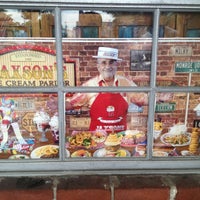 Foto diambil di Jaxson&amp;#39;s Ice Cream Parlour, Restaurant &amp;amp; Country Store oleh Todd F. pada 4/20/2013