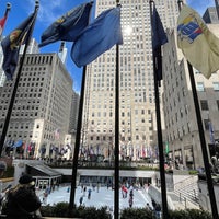 Foto tomada en The Rink at Rockefeller Center  por Tom M. el 3/18/2023