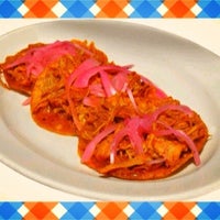 รูปภาพถ่ายที่ Tacos Maya โดย Manolo L. เมื่อ 12/16/2012
