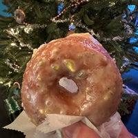 12/30/2023 tarihinde ✌ Michael F.ziyaretçi tarafından Dun-Well Doughnuts'de çekilen fotoğraf
