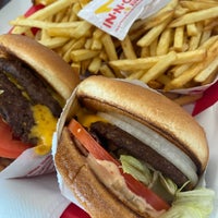 Photo taken at In-N-Out Burger by Erica C. on 8/14/2021
