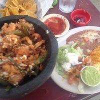 Снимок сделан в La Hacienda Mexican Restaurant пользователем Linda G. 5/9/2013