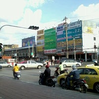 Photo taken at BMTA Bus Stop เดอะมอลล์บางแค ขาเข้า 1 (The Mall Bangkae Inbound 1) by Kong R. on 10/3/2012