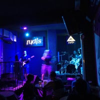 Foto scattata a Rudis Bar da Murat E. il 8/11/2016