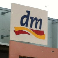 Foto tirada no(a) dm-drogerie markt por Ayşe Y. em 12/21/2012