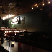 รูปภาพถ่ายที่ Treff&amp;#39;s Bar &amp;amp; Grill โดย Blue S. เมื่อ 12/9/2012