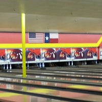 8/11/2013 tarihinde Sherif O.ziyaretçi tarafından Bandera Bowling Center'de çekilen fotoğraf