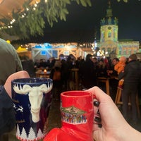 Photo taken at Weihnachtsmarkt vor dem Schloss Charlottenburg by Ievgeniia G. on 11/25/2022