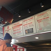 Снимок сделан в MOOYAH Burgers, Fries &amp;amp; Shakes пользователем Julie 12/30/2012