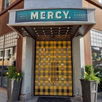 Foto tirada no(a) Mercy Bar &amp;amp; Dining Room por ᴡᴡᴡ.Bob.pwho.ru E. em 8/17/2019