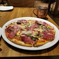 Foto scattata a California Pizza Kitchen da ᴡᴡᴡ.Bob.pwho.ru E. il 9/9/2017