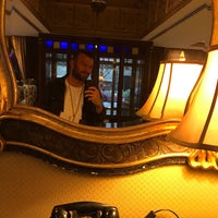 Foto tomada en The Central Palace Hotel  por Mehmet Öztonga el 6/17/2019