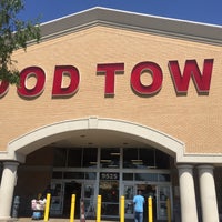 Photo taken at Food Town by Spicytee O. on 5/7/2018
