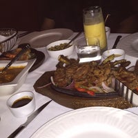 Das Foto wurde bei Kiran&amp;#39;s Restaurant &amp;amp; Bar von DJ Zee am 10/1/2015 aufgenommen
