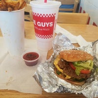 Photo taken at Five Guys by M🎀A👓R🙋I👏 C. on 8/20/2017