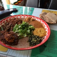 10/18/2014 tarihinde Azure&amp;amp;Happy Modeziyaretçi tarafından Red Sea Ethiopian Restaurant'de çekilen fotoğraf