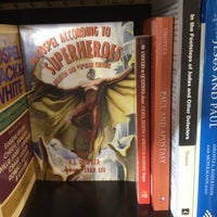 10/9/2012 tarihinde Adrian D.ziyaretçi tarafından APU Bookstore'de çekilen fotoğraf