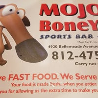 Foto tirada no(a) Mojo&amp;#39;s Boneyard Sports Bar &amp;amp; Grille por Dan E. em 9/24/2017