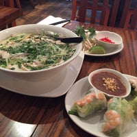 6/24/2015 tarihinde Ken T.ziyaretçi tarafından Huong Restaurant Shoreditch'de çekilen fotoğraf
