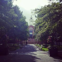 Foto tirada no(a) Bentley University por David C. em 9/8/2016