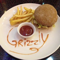 Photo taken at Grizzly Diner by Алексей С. on 12/24/2012