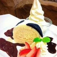 Снимок сделан в I Scream For Ice Cream пользователем tisya t. 12/4/2012