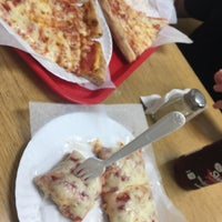 10/2/2016 tarihinde Tiffany B.ziyaretçi tarafından Tony Oravio Pizza'de çekilen fotoğraf