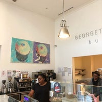 Photo taken at Georgetown Cupcake by Daniel P. on 8/18/2018