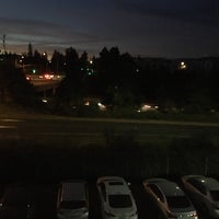 Foto diambil di Cupertino Hotel oleh Heath C. pada 2/1/2018